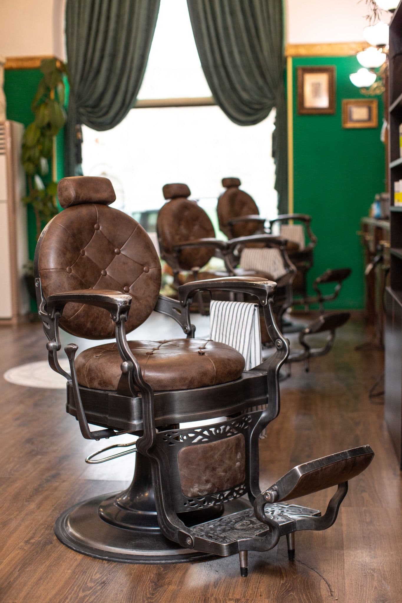 Interior premium de barbearia clássica